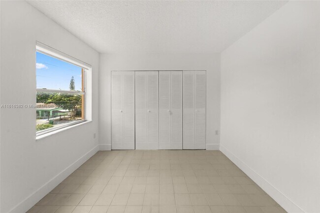 Building Photo - 6200 W Flagler St