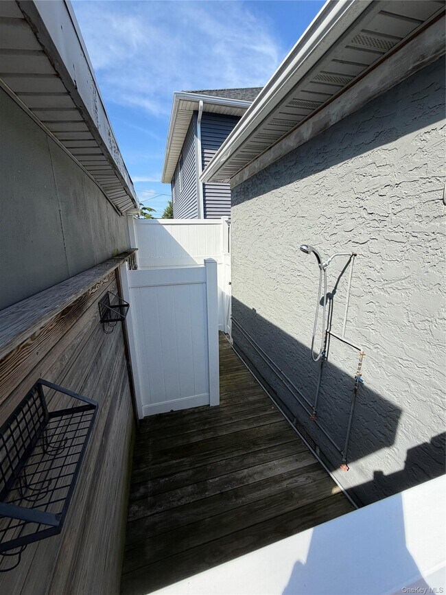 Building Photo - 607 Lincoln Blvd