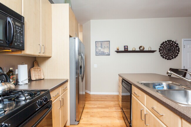 Building Photo - 4124 N Kenmore Ave