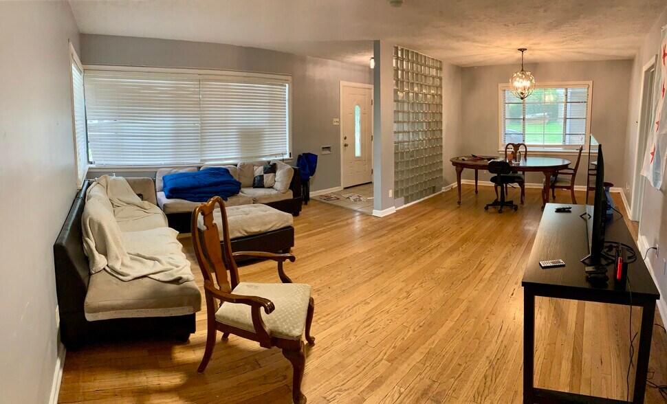 Building Photo - 2000 E Atwater Ave