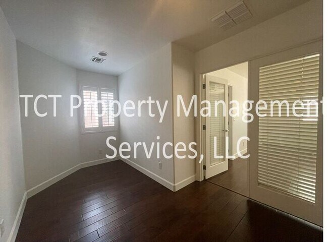 Building Photo - Updated Dual Primary Suite in Great Location!