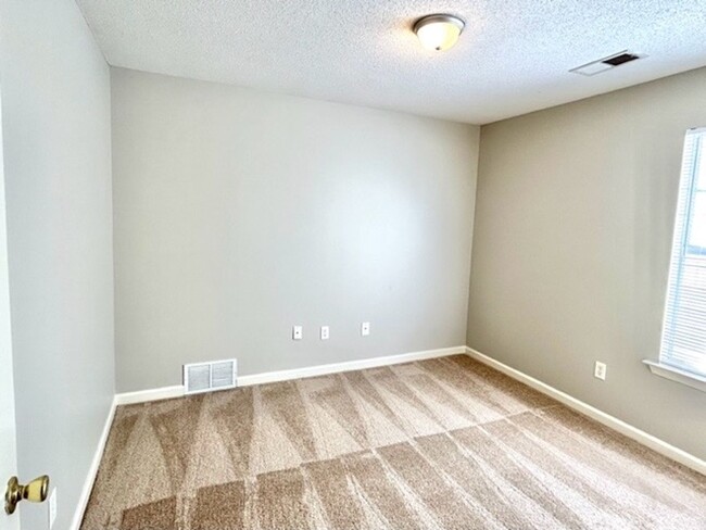Building Photo - SterlingRidgeDr10221
