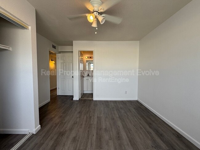 Building Photo - 4613 S Mill Ave