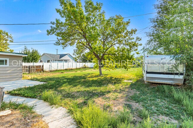 Building Photo - 363 S 800 E