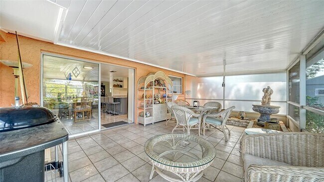 Building Photo - 641 Coral Dr