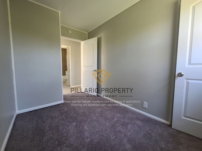 Building Photo - $500 OFF MOVE IN COSTS! Discover 3-bedroom, 1-bathroom Home, Available NOW!