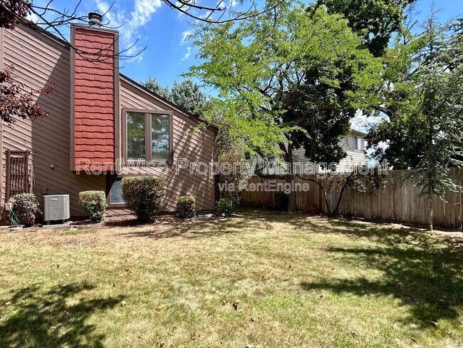 Building Photo - 875 N Gossett Pl