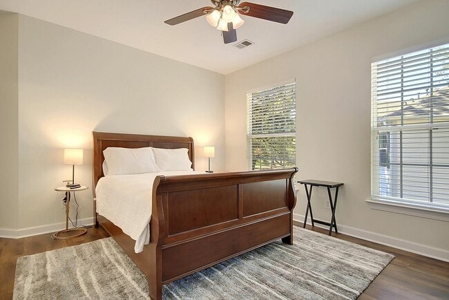 Building Photo - 148 Golfview Ln