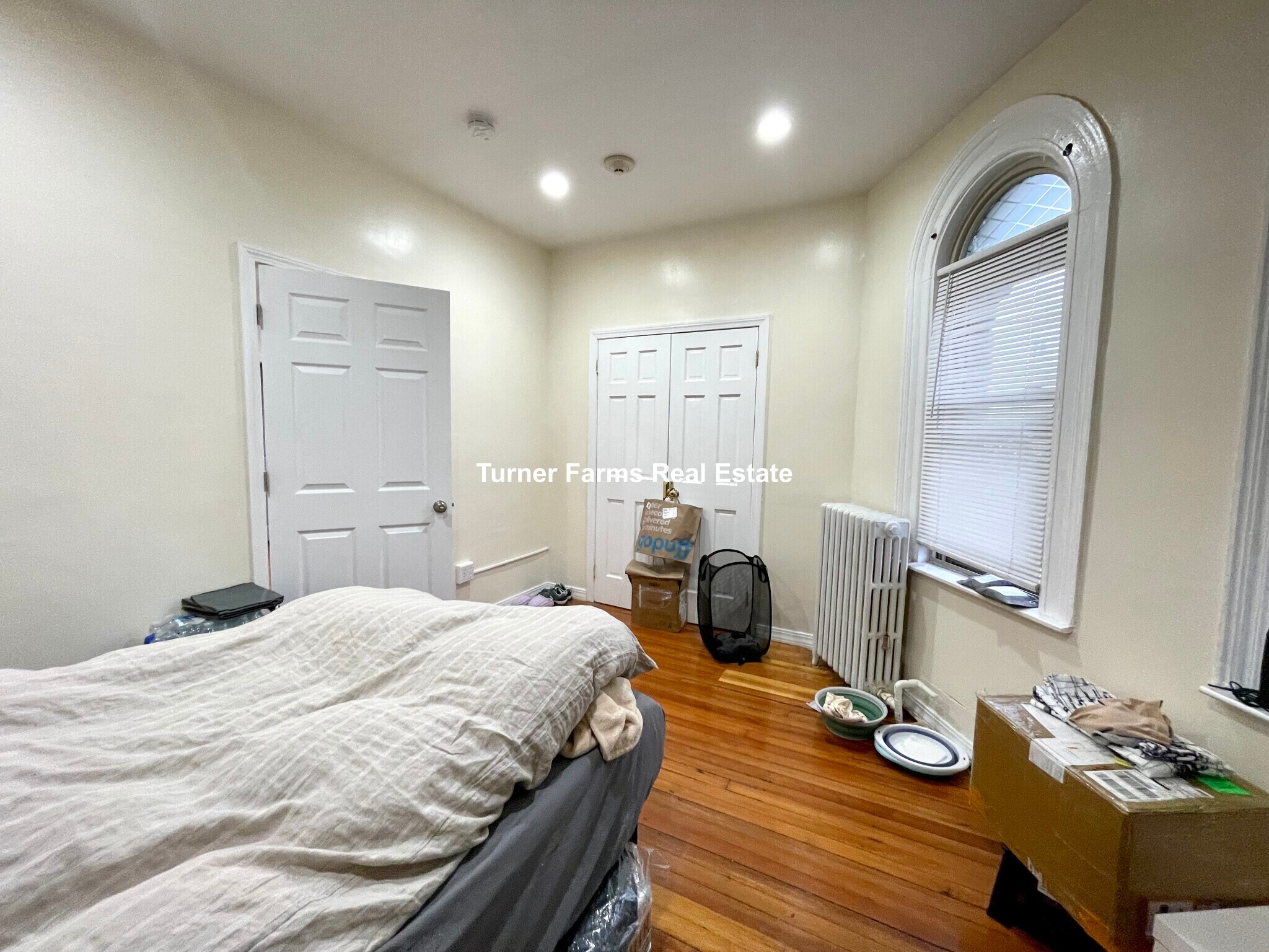 Building Photo - 879 Beacon St