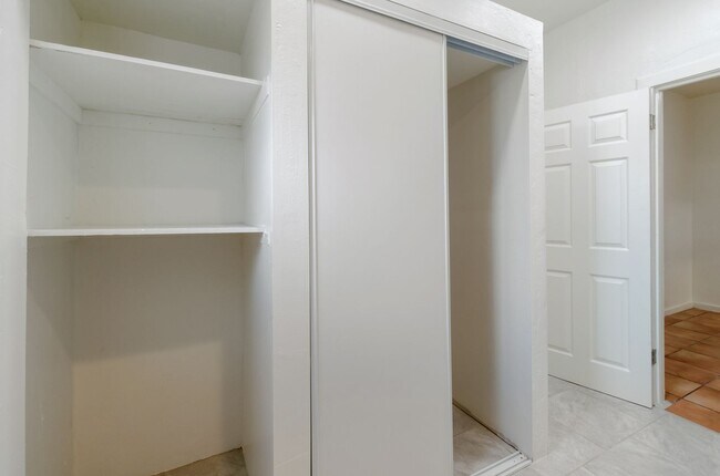 Building Photo - 1030 N Tucson Blvd