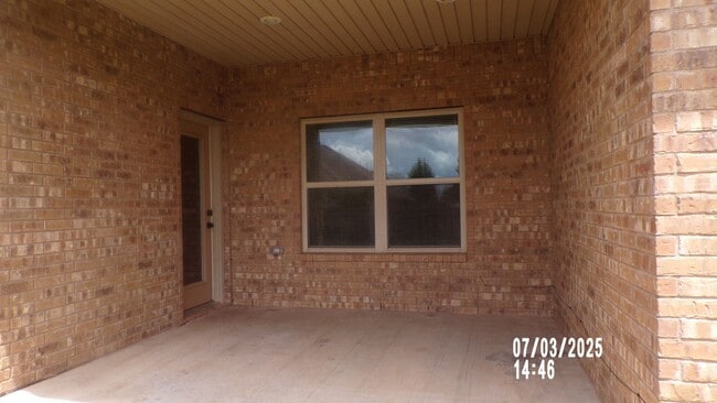 Building Photo - Fantastic home located in Eastlake Addition