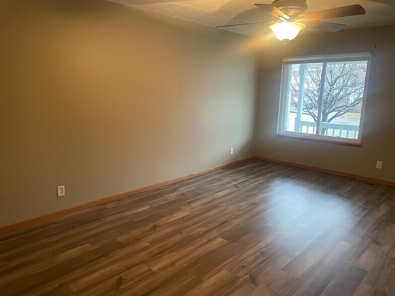 Building Photo - 6630 Shadow Pines Place