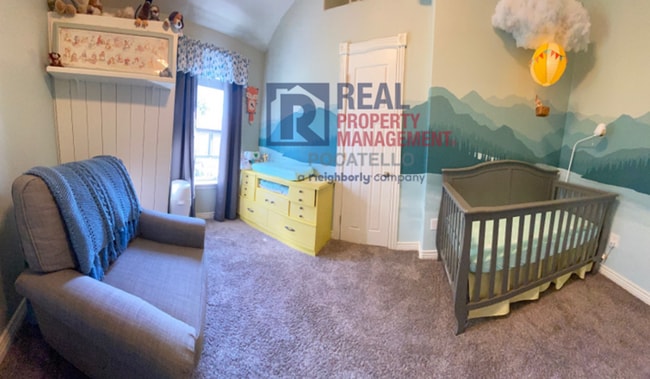 Building Photo - 3 bed 2 bath - House - Pet Friendly