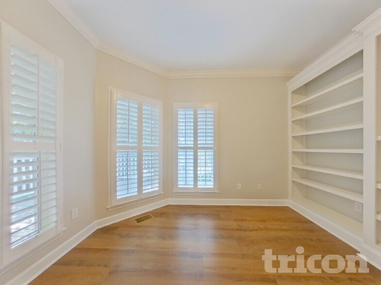 Building Photo - 2417 Battle Dr