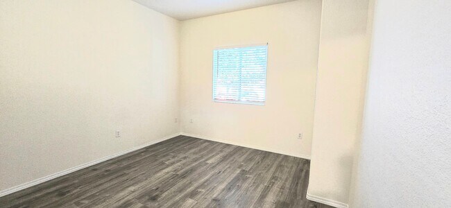 Building Photo - Beautiful 3 Bedroom, 2 Bath Condo In The NE!