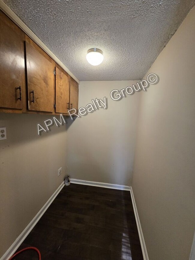 Building Photo - Two Bedroom in Harbison