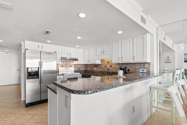 Building Photo - 2200 N Ocean Blvd
