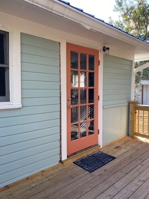 Building Photo - Adorable studio above garage! $1,150/month