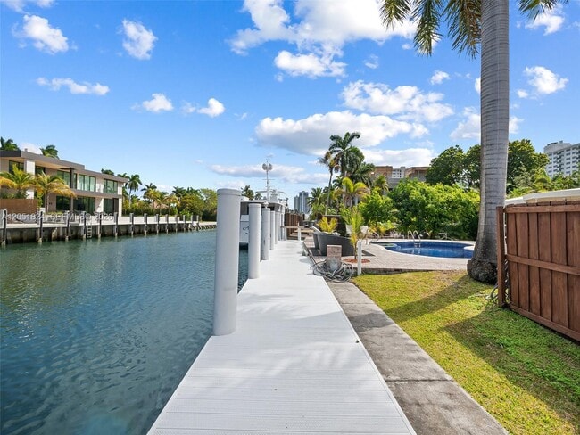 Building Photo - 2301 E Las Olas Blvd