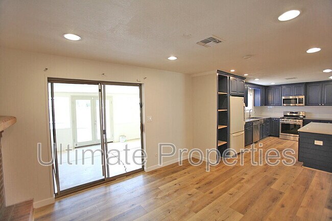 Building Photo - 4129 E Bluefield Ave