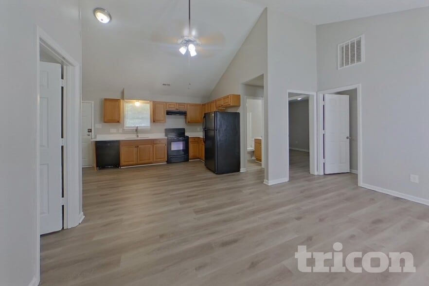 Building Photo - 212 Cottonwood Park Dr