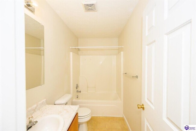 Building Photo - 123 Poplar Cir