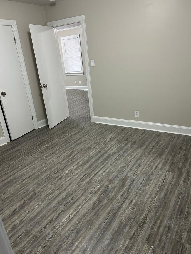 Building Photo - 3 bedroom, two bath home for rent