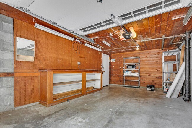 Building Photo - 3bd/1.75ba Seattle House