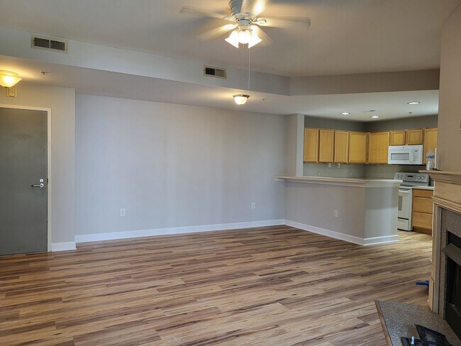 Building Photo - 2 bedroom Condo In Gateway Plaza