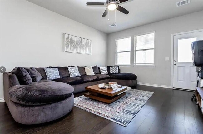 Building Photo - 7516 Saginaw Dr