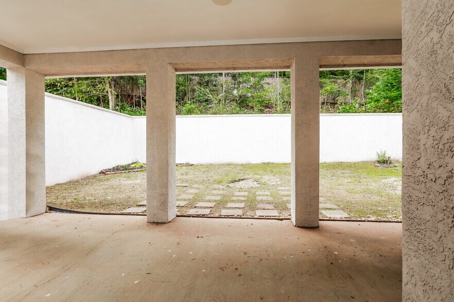 Building Photo - 106 Garden Walk