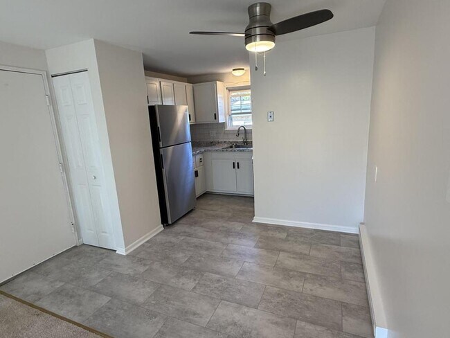 Building Photo - 1241 Elm St