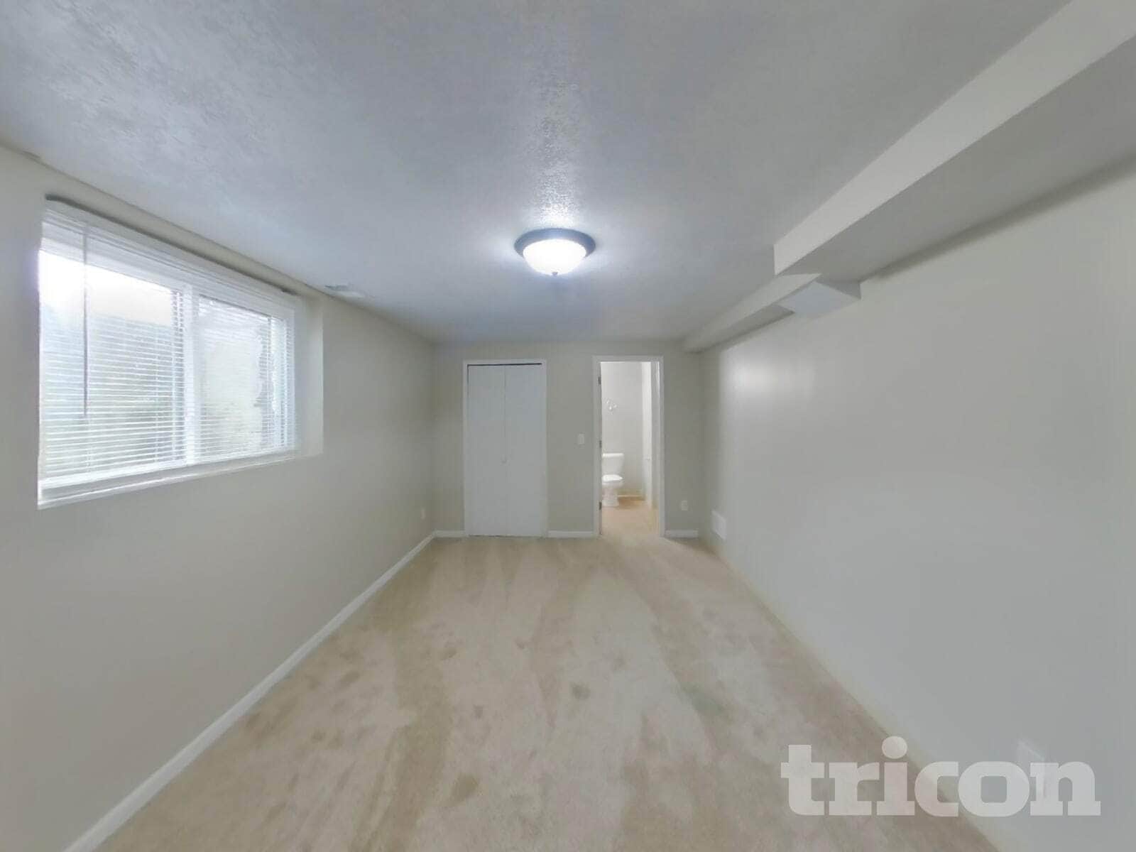 Building Photo - 1633 Sherwood Ave