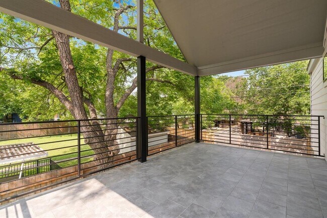 Building Photo - 2102 Eva St