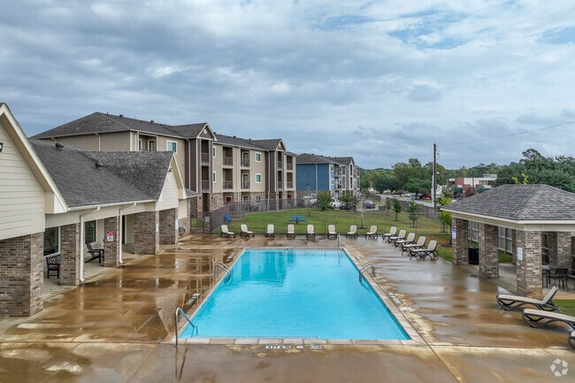 Swimming Pool - Parkside Apartments (TX)
