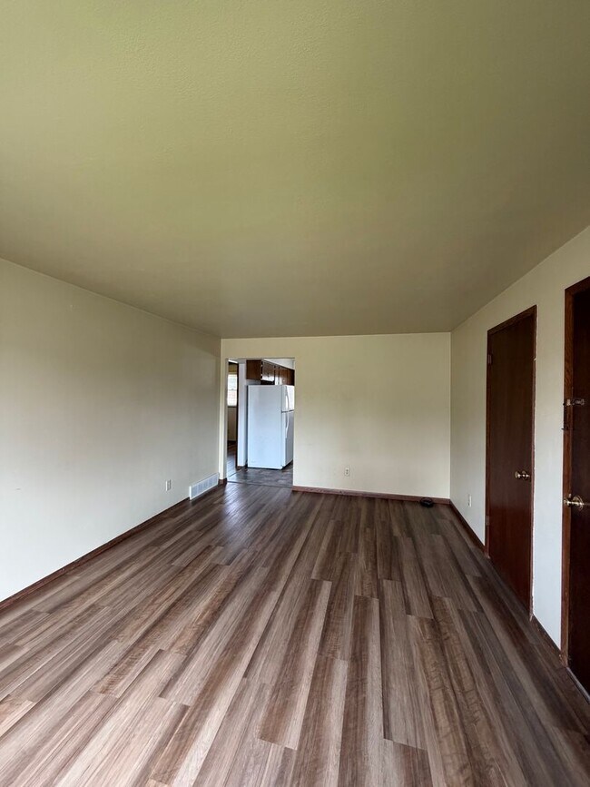 Building Photo - Midpark Duplex