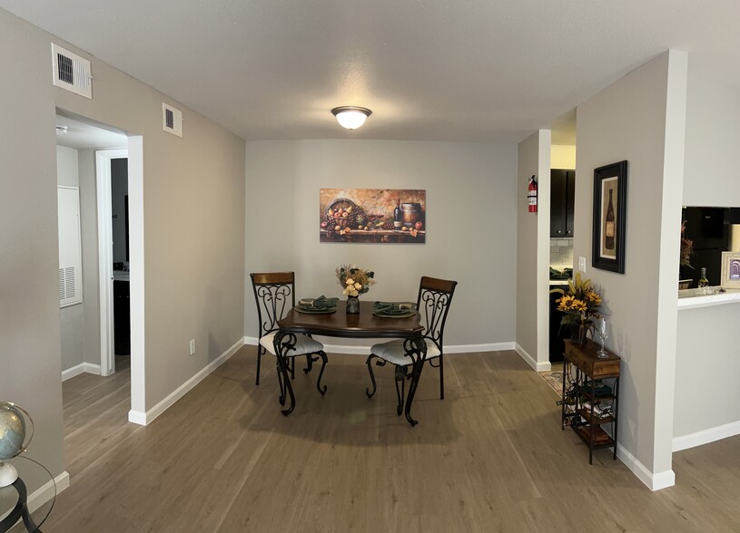 Building Photo - Willow Bend Apartments
