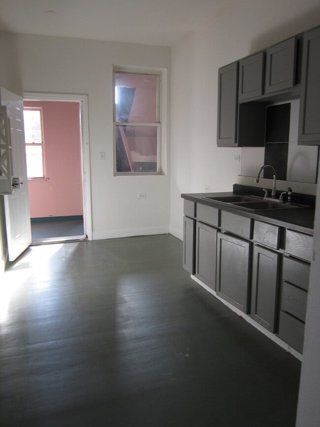 Building Photo - 4035 W Harrison St