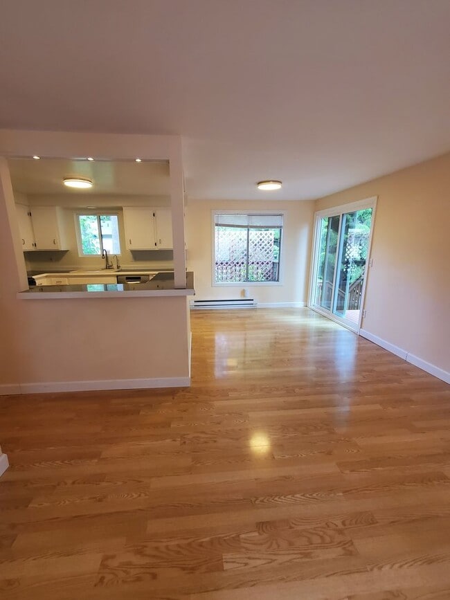 Building Photo - Beautifully Updated Home in Sought-After S...