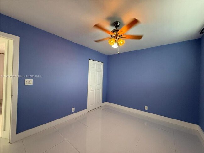 Building Photo - 2 bedroom in Sunny Isles Beach FL 33160