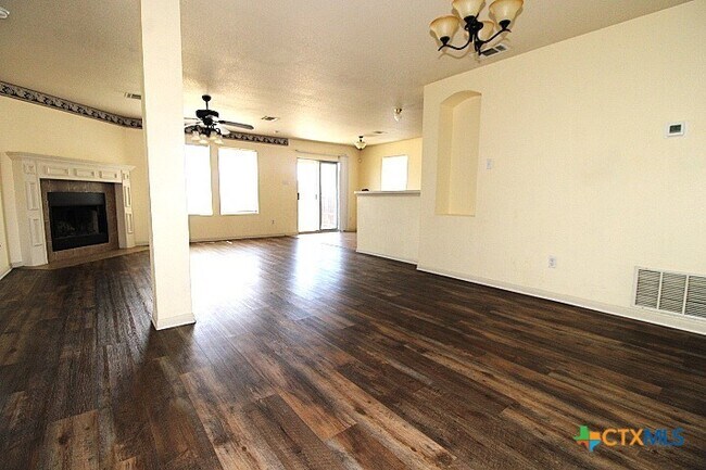 Building Photo - 5707 Schneider Dr