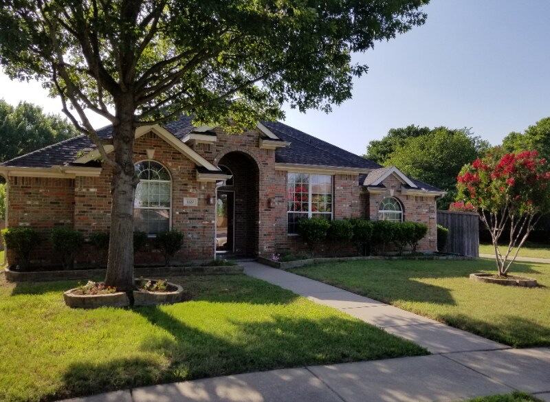 Building Photo - 1527 Hamilton Dr