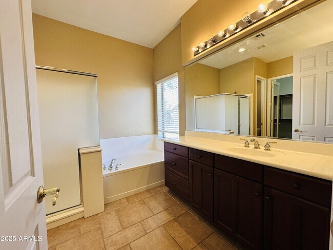 Building Photo - 2720 E Hazeltine Way