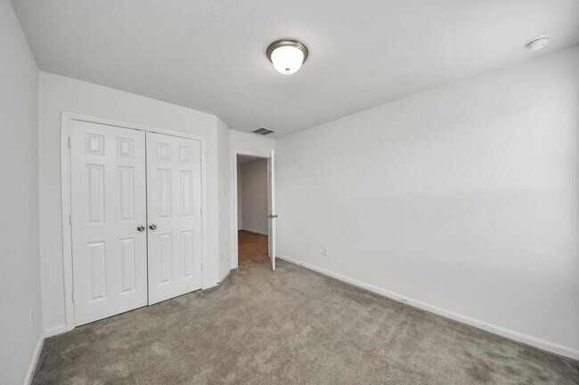 Building Photo - 25430 King Reyes St