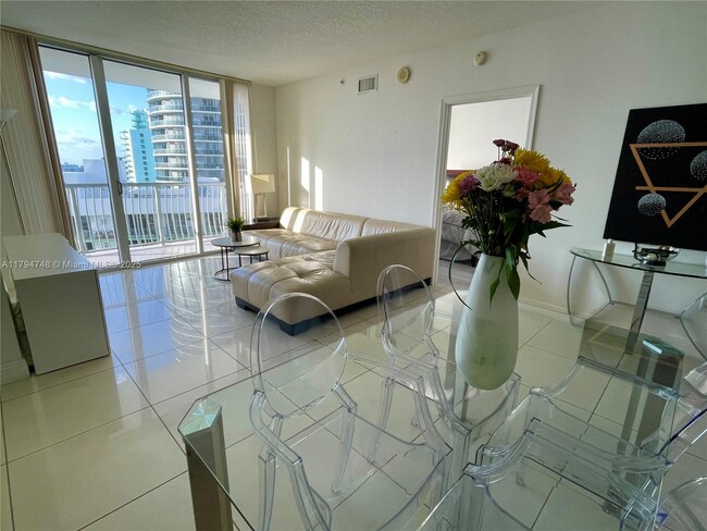 Building Photo - 1750 N Bayshore Dr