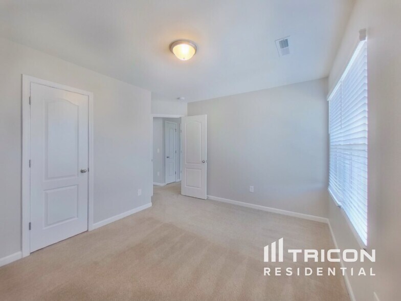 Building Photo - 9721 Crooms Ct