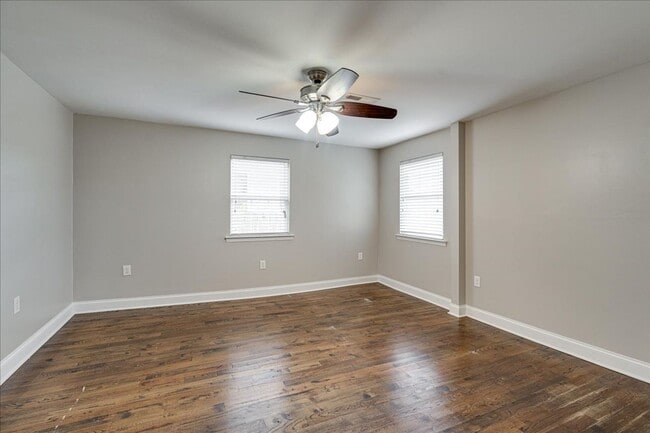 Building Photo - Charming 1920 renovated home!
