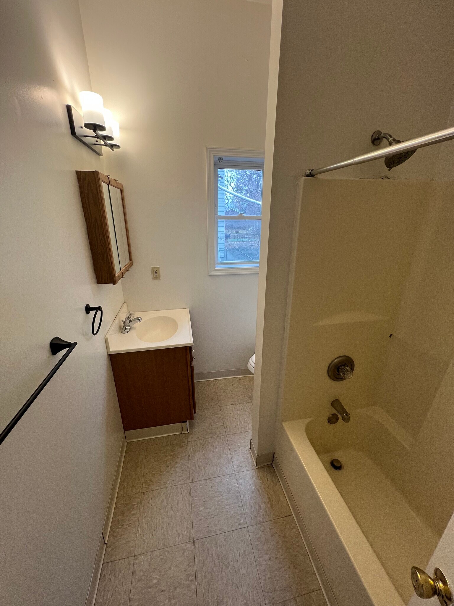 Building Photo - 196 Main St (unit 1)