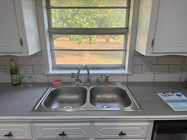 Building Photo - 119 S Mcsweyn Pl