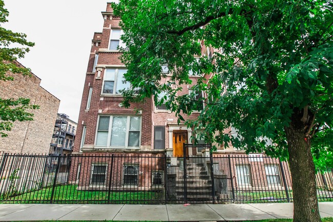 Building Photo - Spacious 4 Bedroom for Rent!